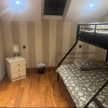 Dernvale House - Double Sleeps 3