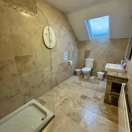 Dernvale House - Double Sleeps 3 Mullinderg