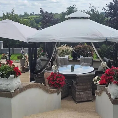 Dernvale House - Double Sleeps 3 Гостевой дом